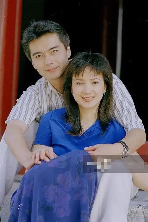 一代视帝,因出轨将妻子气得心脏病发,娶4任妻子美若天仙惹人羡_许亚军