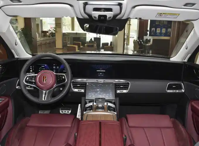 后排侧气囊,真皮座椅,调节项更为丰富的主副驾电动座椅,前排座椅加热