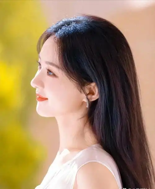 事实证明,三次陪跑"白玉兰"的赵丽颖,已经走上了一条大道