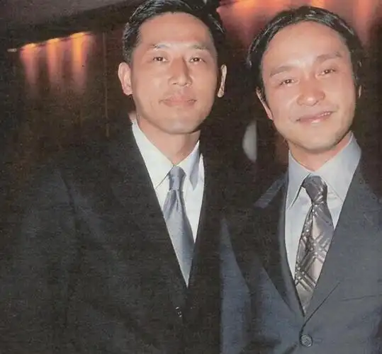 21年过去,发誓要为张国荣终身不娶的唐鹤德,如今另娶她人了吗|谢贤