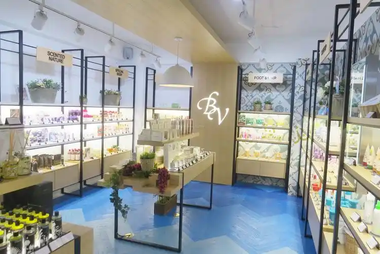 混搭风格化妆品店面室内装修图片_装信通网效果图