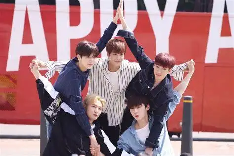 五角星拍照5人造型五个人摆五角星造型2022已更新今日资讯