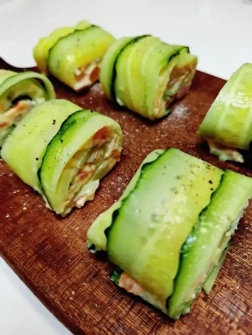 清爽的好吃黄瓜卷寿司