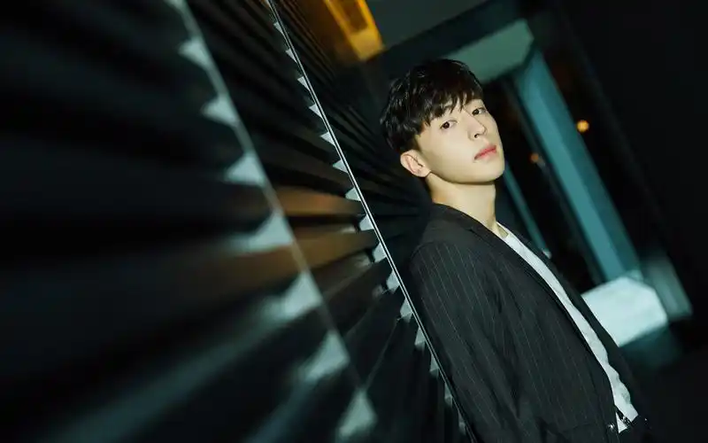 邓伦高清电脑桌面壁纸