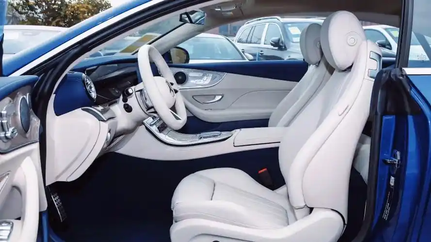 奔驰e coupe游艇蓝内饰欣赏