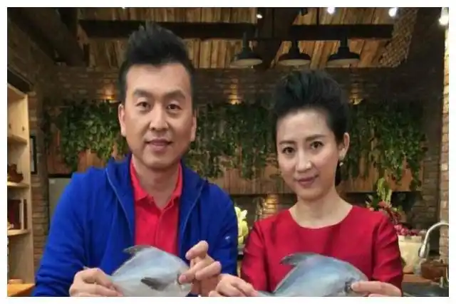 平台上晒出了一张自己抱着小娃娃的照片,大家才知道张泽群已经结婚了