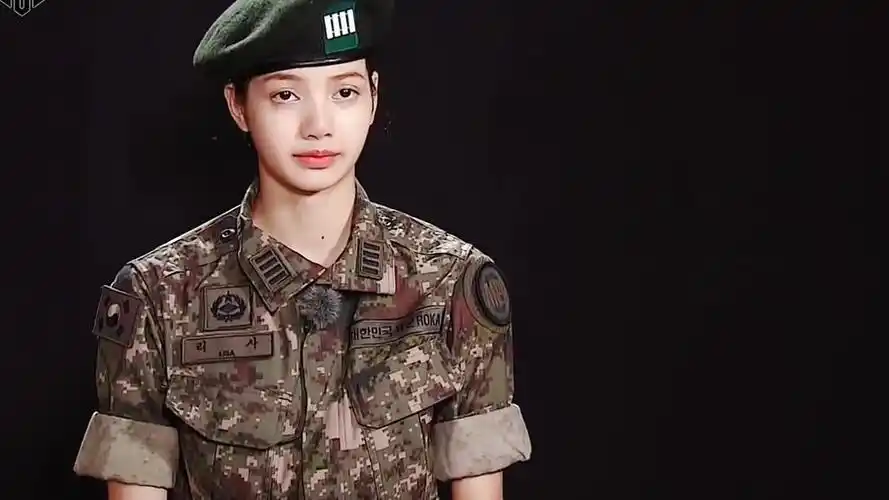 军装的莎真的太可了lisa曲肖冰前男友静悄悄remix