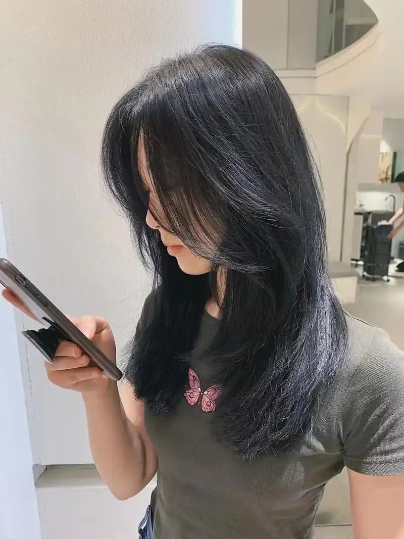 hey小可爱们,今天要和大家分享的是蓝黑色发色99 - 抖音