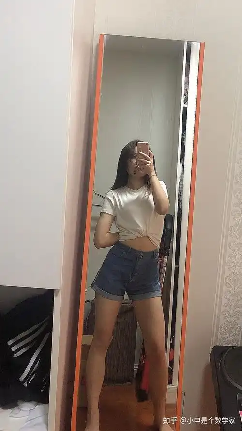 大学上课女生穿吊带裙吊带衫一字肩合适吗