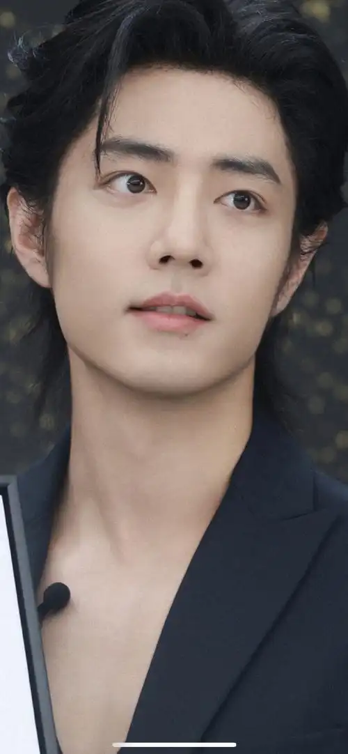 肖战##肖战领口开这么低