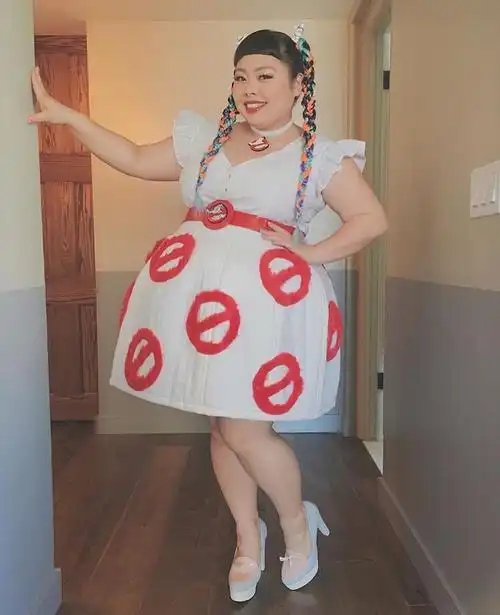 ins上超火的200斤胖美眉