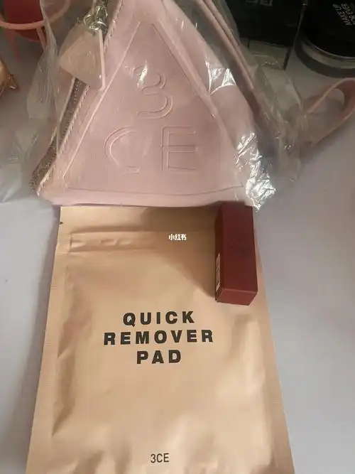 3ce三角包中样唇釉3ce卸妆湿巾全新出