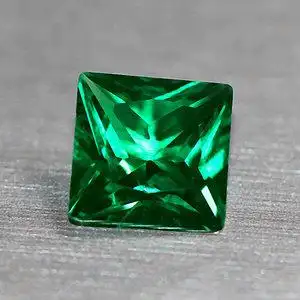 方形绿宝石戒指图片