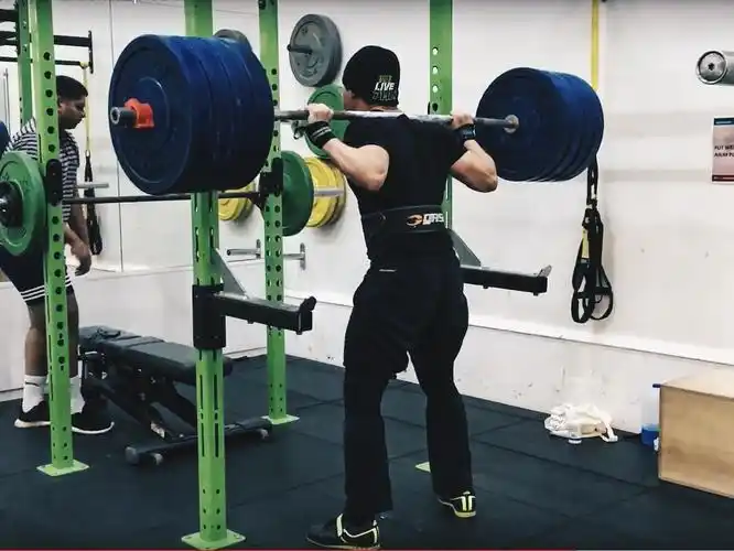 fbarbellclub力量复兴strengthrevo训练营一期执着追梦钢铁与汗水我们