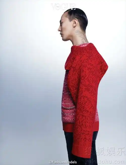 与名模"争奇斗艳"!权志龙穿女装拍大片