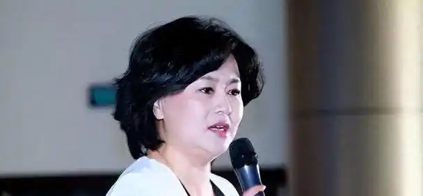 鞠萍:我这辈子最正确的决定,就是二婚嫁给了普通人杨硕|杨烁|小说家