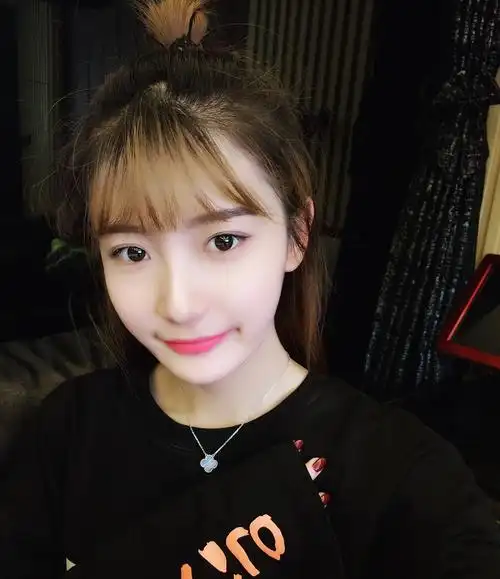 日前,就读于中央戏剧学院的新晋女神王之一在微博上