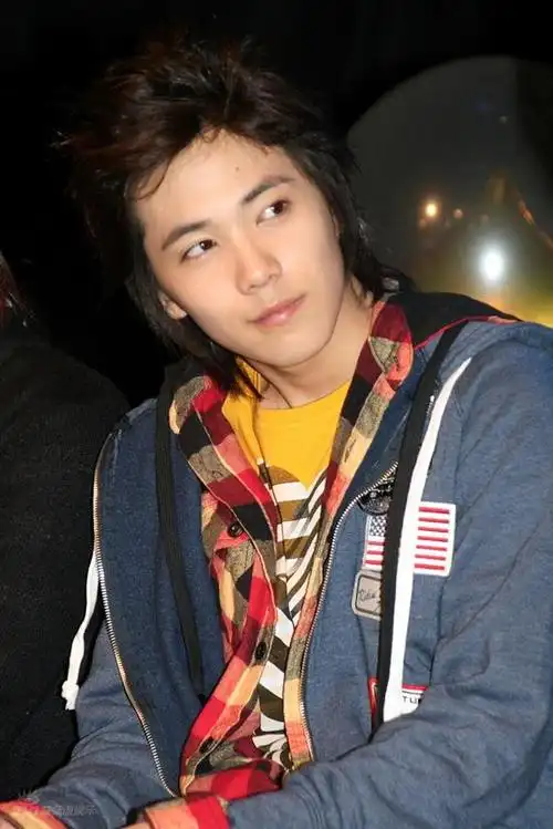 图文ftisland与粉丝提前过圣诞成员李弘基