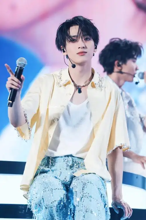 严浩翔炸场##严浩翔用rap串联所有自己的歌##严浩翔solo舞台露腰