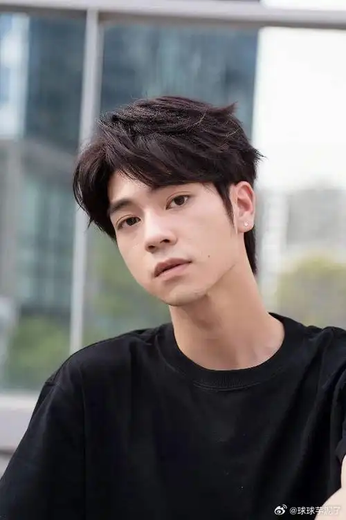 优剪 ##男生发型 ##发型##烫发##三七分