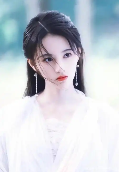 影视剧中的白衣仙女,刘亦菲自带仙气,杨超越灵动,李沁被惨虐