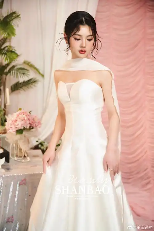 单宝造型超话单宝原创图库|婚礼新娘白纱造型@造型师单宝  无论是韩系