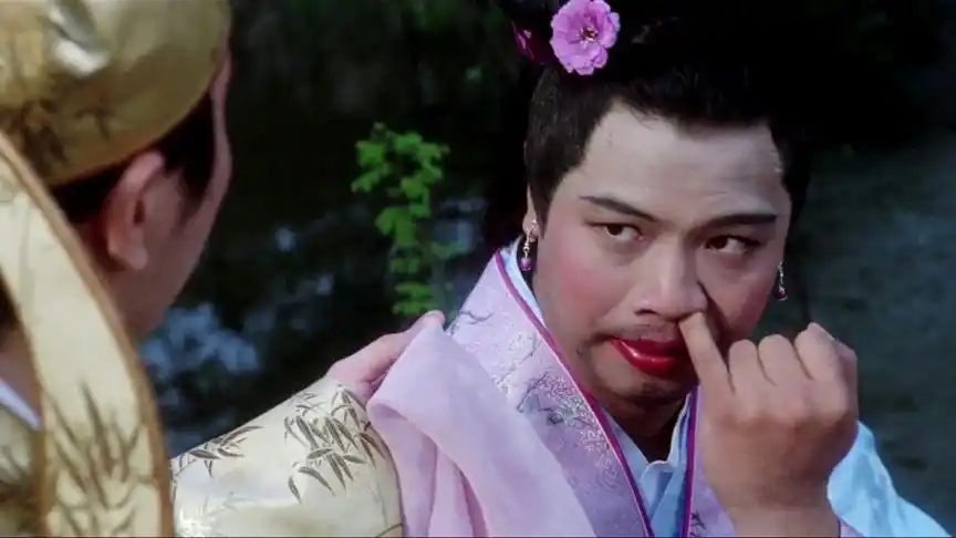 如花一回头,吓死一头牛