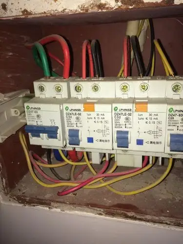 家里的电闸总跳怎么回事?