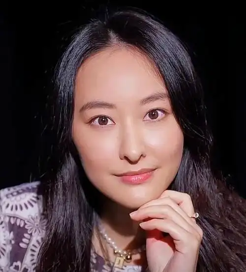 32岁宅男女神陈滢被质疑整容!录视频鼻子变长,备受tvb力捧