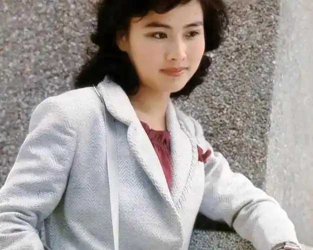 傅丽莉:因病失去容貌与事业,丈夫孙淳36年来从无绯闻,给她信心