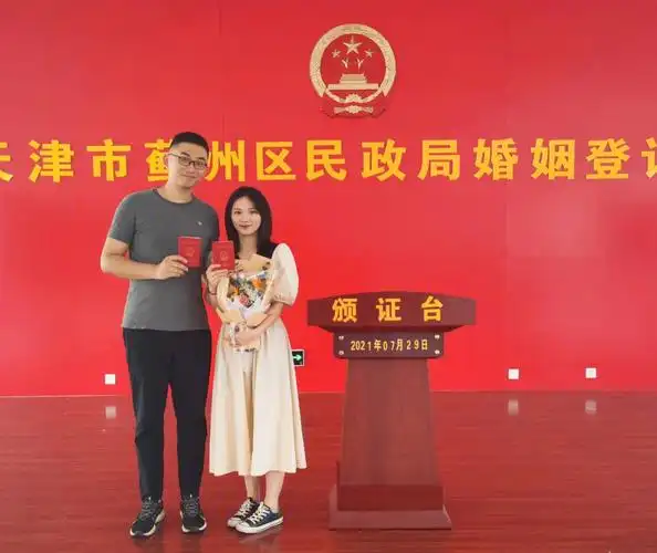 93年的博士生姐姐与95年的博士生弟弟结婚了