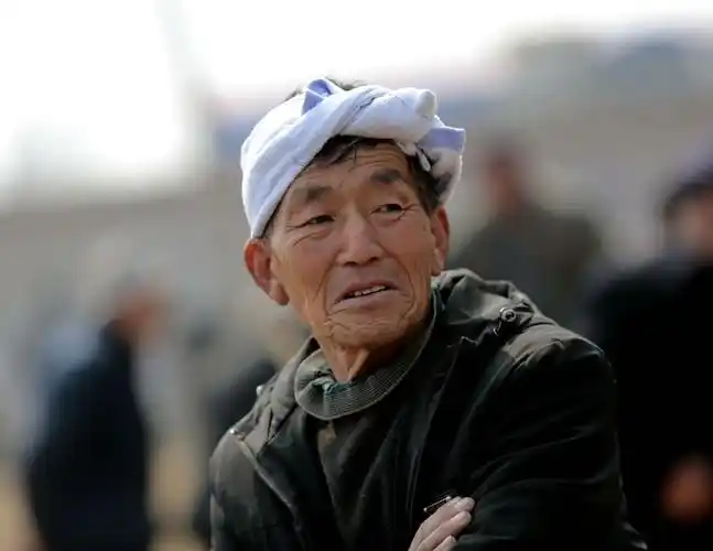 榆次东阳庙会上扎白羊肚毛巾的男人们