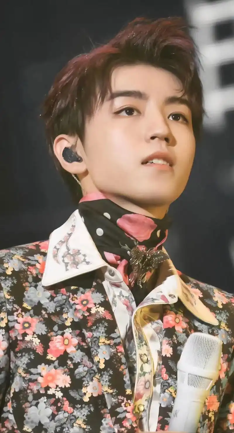 无边界有多盛大  我的遗憾就有多大.#王俊凯让人心动的n个瞬 - 抖音