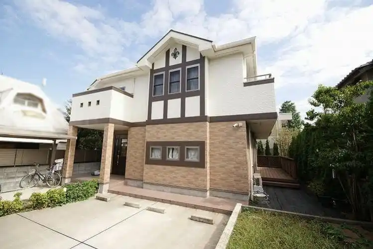 日本的豪宅,有各种风格,欧式,日式,甚至还有些中式的,结构设计五花