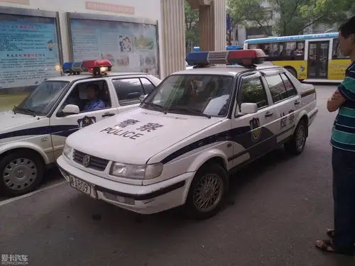 110警车来进行交涉