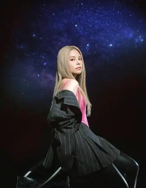 李幸倪加盟英皇娱乐 曾获《中国好声音》周杰伦组季军 大赞新公司_gin