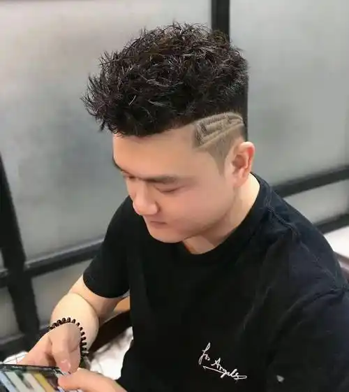 春夏发廊精选帅气男士发型30款