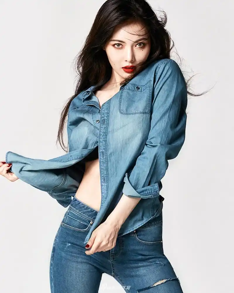 泫雅拍秋季运动写真红唇性感火辣美腿