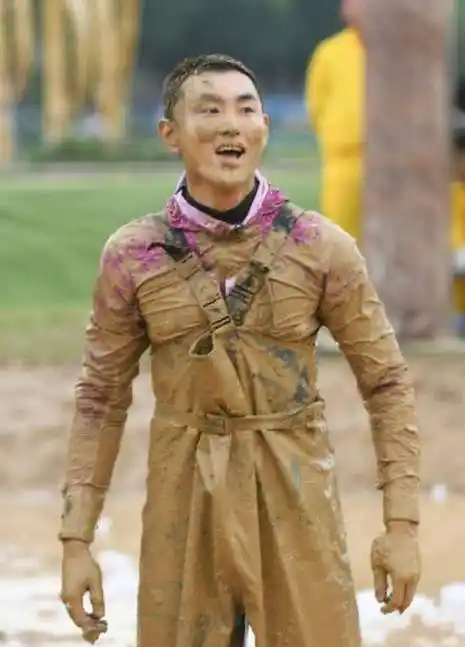 王彦霖为啥退出了《奔跑吧》?朱亚文说出真实原因:小艺人太悲哀