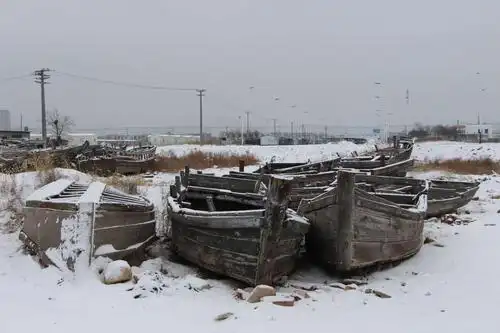 生 渔业文化在这里延续  传承 老渔船就在这延续传承中逐渐堆弃在海滩