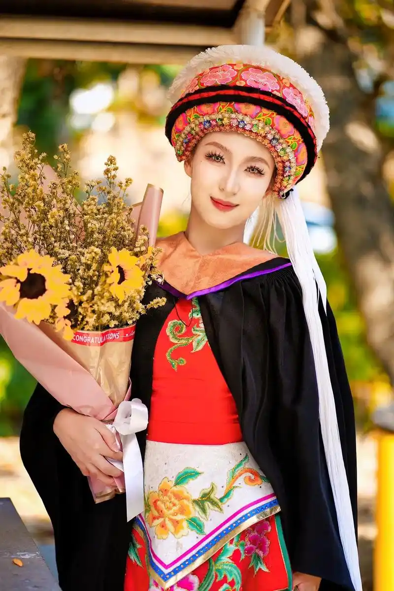 穿家乡大理白族服饰|参加cmu毕业典礼.【时光的河,入海流, - 抖音