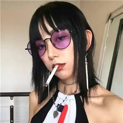 社会女生霸气吸烟头像 高冷范女生头像