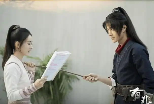 王一博和赵丽颖恋情是真是假?网友揪出4大证据,巧合还是实锤?