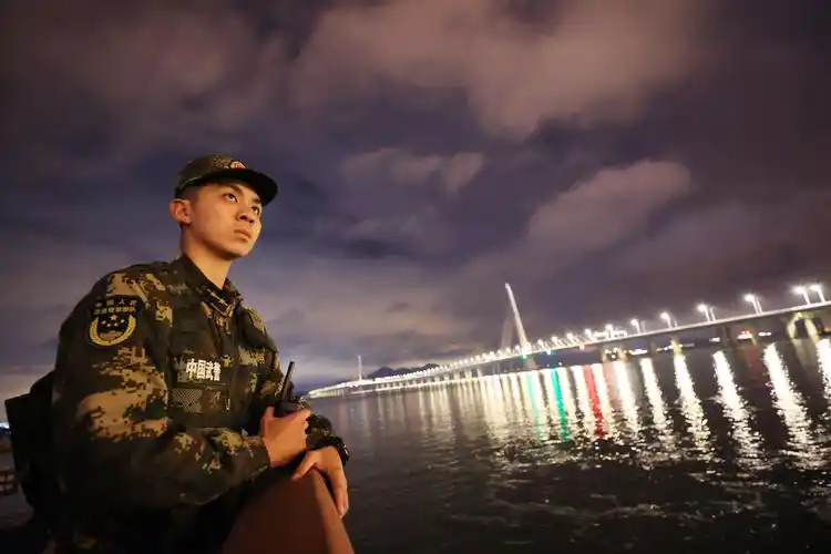 2021年2月11日,深圳,武警广东总队执勤第三支队三中队排长刘祯豪在