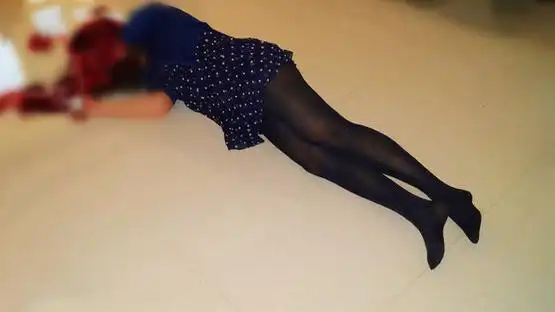 自杀女子死亡现场照片, 跳楼的黑丝女孩