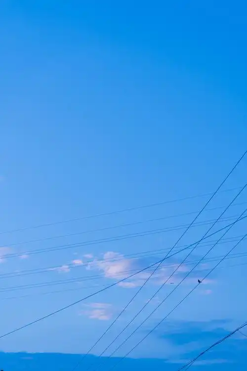 天空是蔚蓝色窗外是千纸鹤