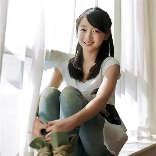 周冬雨秀毕业照 校园里那些充满爱的明星