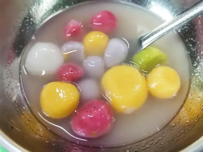 品冬至   瞧,我们的七彩小汤圆出锅咯!一起来尝一尝吧