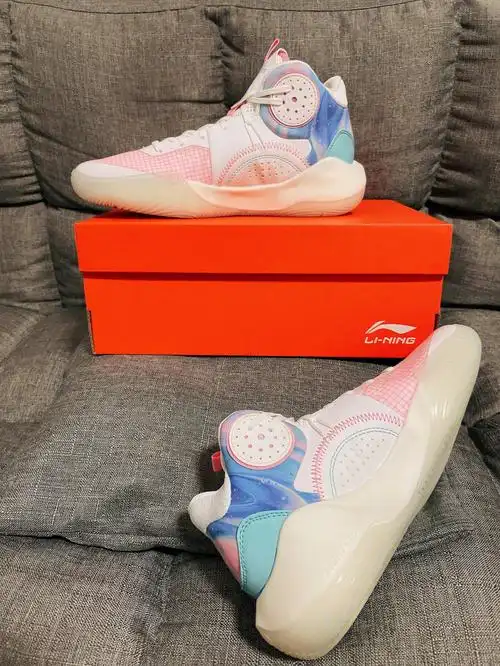 李宁音速9粉嫩嫩的