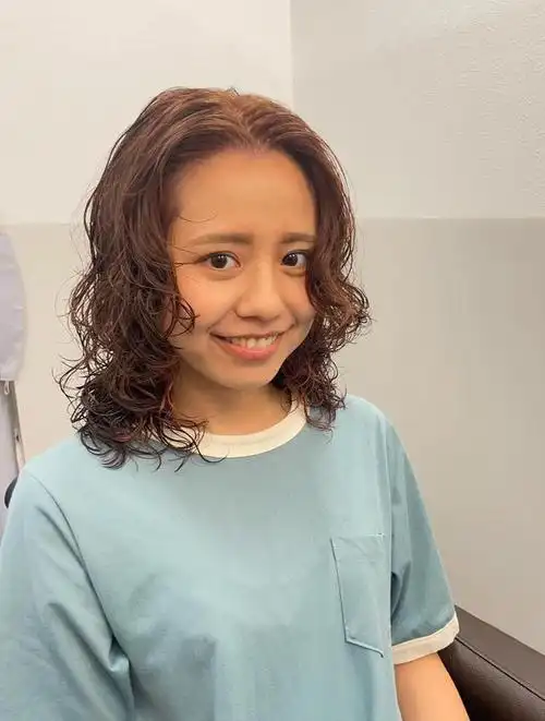 头发细软少,就选全头卷烫发,显发量又洋气